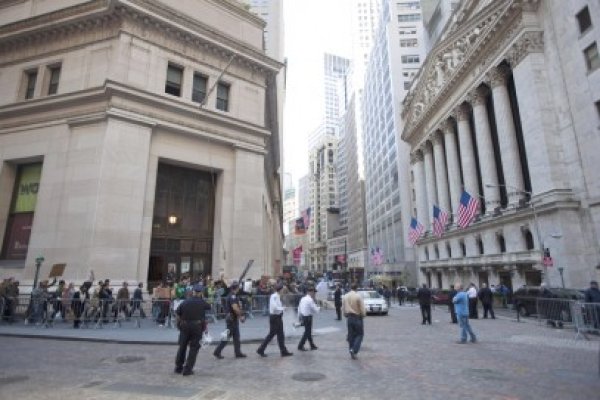 Măcel pe Wall Street pentru Apple după ce compania a publicat vânzări record, dar sub aşteptări
